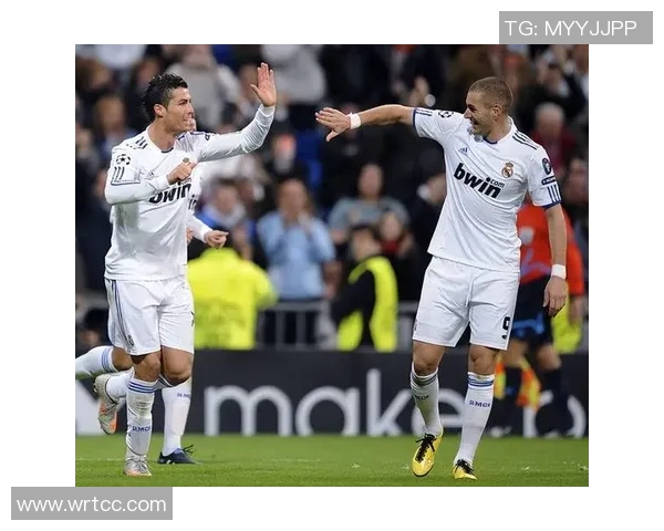 皇马与那不勒斯精彩对决回放全景解析及比赛亮点回顾